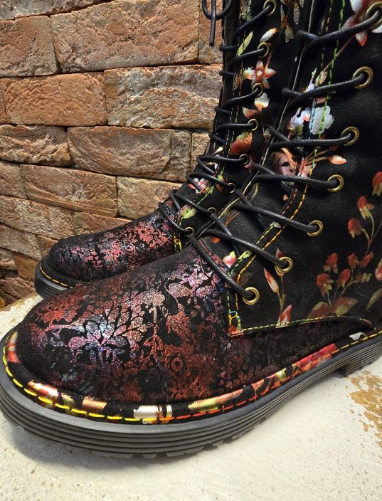 Laura Vita saappaat Incaso 18 Cerise ihana kiiltävä kukkakuosillinen malli tuotekuva 3 Laura Vita saappaat Incaso 18 Cerise ihana kiiltävä kukkakuosillinen malli tuotekuva 3