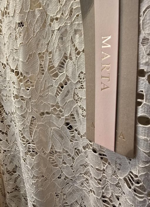 Marta du Château ihana pitsipaita 7707 vaalea Beige romanttinen malli, ihana kun näkyy neuleen alta tuotekuva 1 Marta du Château ihana pitsipaita 7707 vaalea Beige romanttinen malli, ihana kun näkyy neuleen alta tuotekuva 1