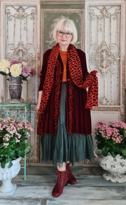 Grizas jakku 71258 (275) Todella miellyttava ja pehmea laatu joka hellii ihoa. Laskeutuu kauniisti yllasi. Edessa koko jakun