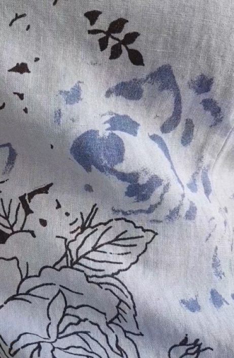 Blueberry mekko 9501 Upea sininen A-linjaisesti laskeutuva malli hennolla kuosilla tuotekuva 3