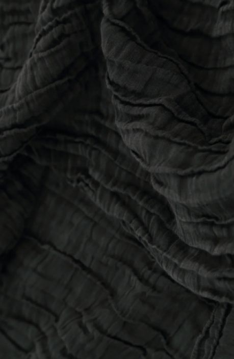Grizas tunika/jakku 71210 musta silkki sekoitus Ihastuttava rypytetysta silkki- ja pellava sekoituksesta valmistettu jakku
