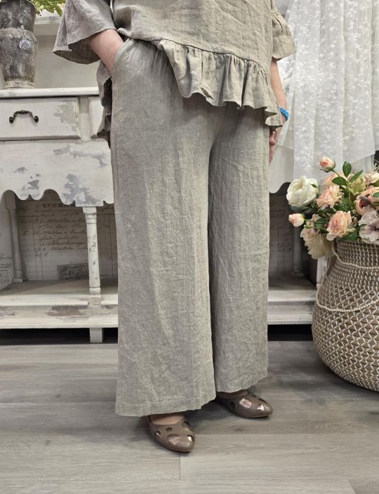 THING pellavahousut 7230 Natural leveat lahkeet joustava vyotaro sivutaskut Ihanan tuntuiset ja hyvin hengittavat THING THING pellavahousut 7230 Natural leveat lahkeet joustava vyotaro sivutaskut Ihanan tuntuiset ja hyvin hengittavat THING