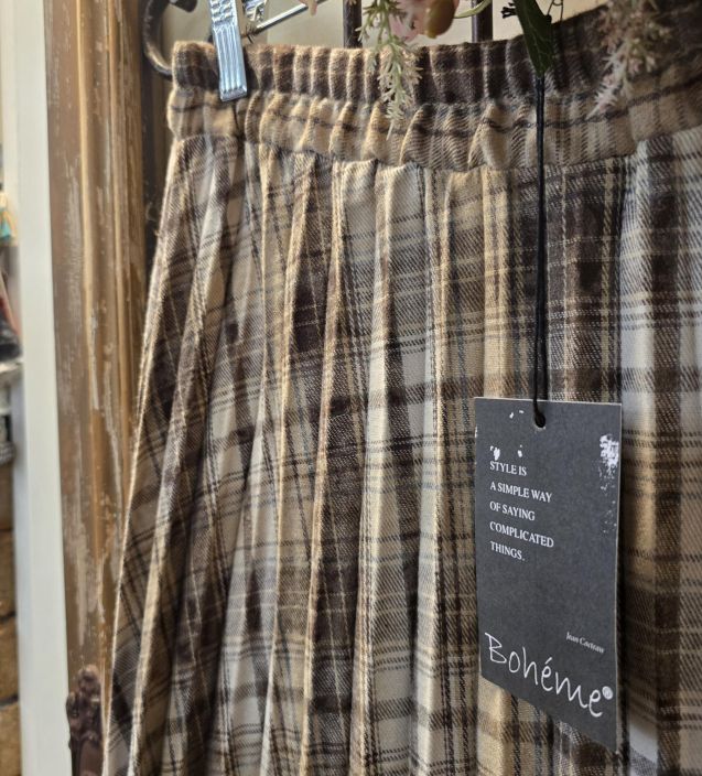 Boheme hame B13343 Tyylikäs ruutukuosi pliseeratussa kankaassa tuotekuva 1