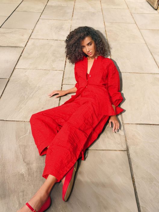 NOEN paita 86280 Scarlet Red punainen kaunis krepattu puuvilla tuotekuva 2