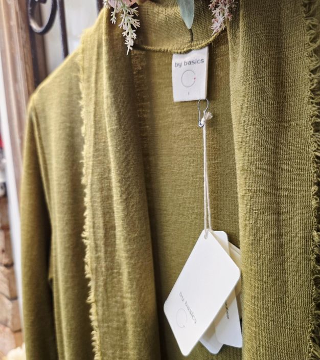 Blusbar merino neulejakku 8003 Moss vihreä laadukas eläin- sekä ympäristöystävällinen villa tuotekuva 2 Blusbar merino neulejakku 8003 Moss vihreä laadukas eläin- sekä ympäristöystävällinen villa tuotekuva 2