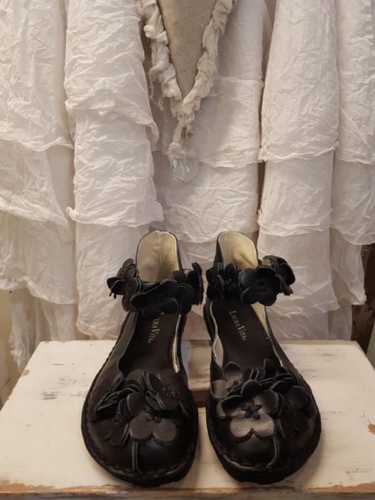Laura Vita kengat Hocobio 01 (Noir musta) Nama suloiset kengat ovat valmistettu erittain pehmeasta ja korkealaatuisesta