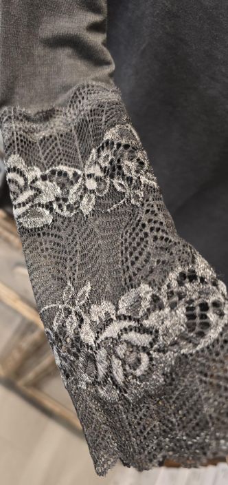 Marta du Château Harmaa paita pitsi hihojensuilla kaunis aluspaita joustavasta viskoosista tuotekuva 3 Marta du Château Harmaa paita pitsi hihojensuilla kaunis aluspaita joustavasta viskoosista tuotekuva 3