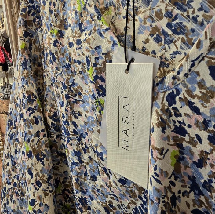 MASAI paita Katacia Placid Blue ihana taiteellinen kukkakuosi tuotekuva 1