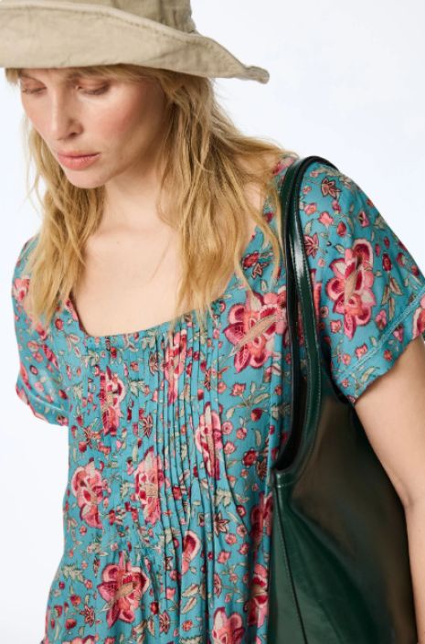 Himalaya tunika Ilka Vintage Flower Blue värikäs graafinen painatus ja laskostetut yksityiskohdat tuotekuva 3 Himalaya tunika Ilka Vintage Flower Blue värikäs graafinen painatus ja laskostetut yksityiskohdat tuotekuva 3