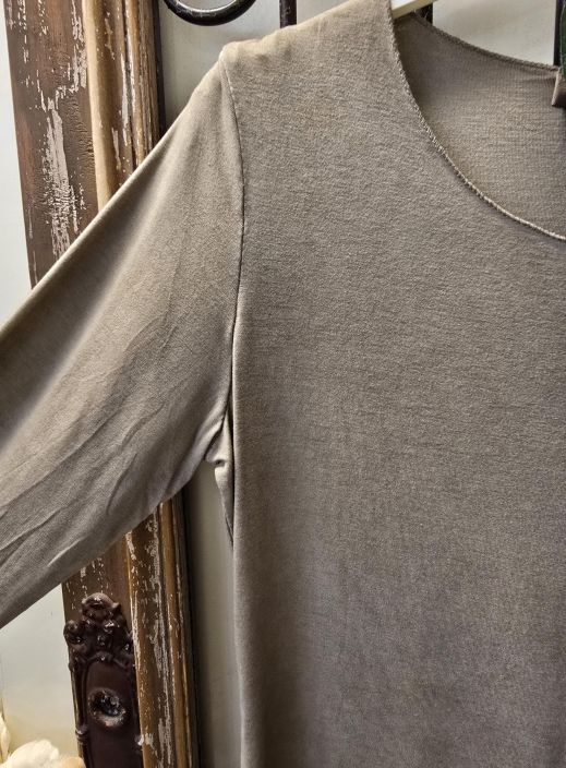 Marta du Château Beige paita pitsi hihojensuilla kaunis aluspaita joustavasta viskoosista tuotekuva 2