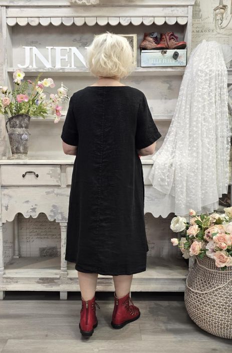 Grizas pellavamekko 52302 Musta tyylikäs malli jossa sivuissa korkeat halkiot napeilla tuotekuva 5 Grizas pellavamekko 52302 Musta tyylikäs malli jossa sivuissa korkeat halkiot napeilla tuotekuva 5