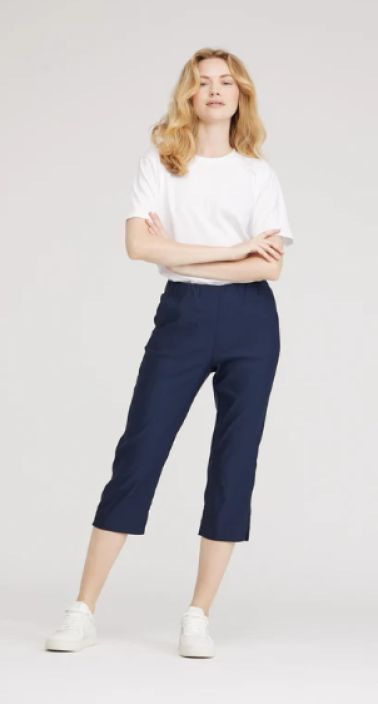 Laurie capri housut Taylor 100565 Regular Medium capri pituus Navy sininen Taylor Capri -housujen malli on pelkistetyn