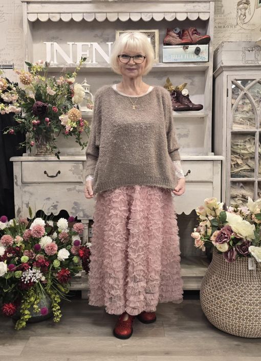 Marta du Chateau pörröinen neule Anouk Dark fango Beige super pehmeä tuotekuva 2 Marta du Chateau pörröinen neule Anouk Dark fango Beige super pehmeä tuotekuva 2