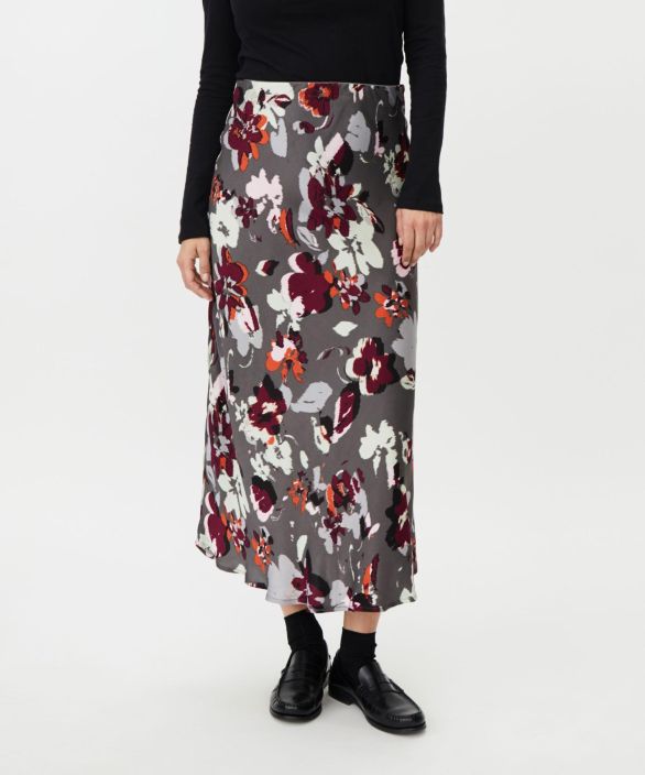 MASAI hame Solviera Fig syksyinen kukkakuosi kitkattomassa hameessa Kukkakuvioinen pitka hame, jossa on kapea MASAI hame Solviera Fig syksyinen kukkakuosi kitkattomassa hameessa Kukkakuvioinen pitka hame, jossa on kapea