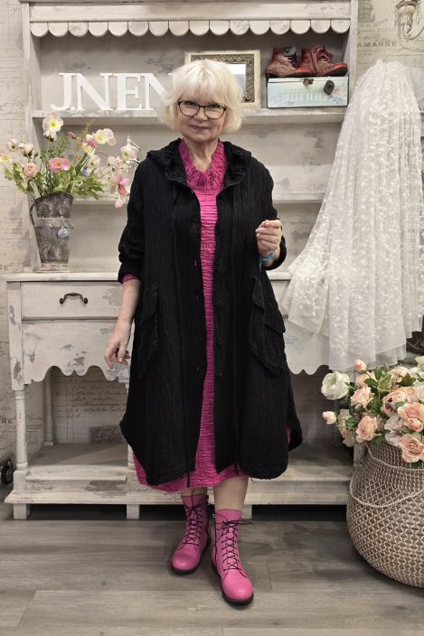 Grizas klassikko jakku 7331 Musta ihana hupullinen "taiteilijan" jakku tekstuurilla Tama malli on jokaiseen vaatekaappiin Grizas klassikko jakku 7331 Musta ihana hupullinen "taiteilijan" jakku tekstuurilla Tama malli on jokaiseen vaatekaappiin