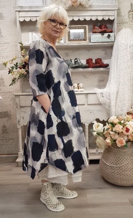 THING mekko 7214 Navy taiteellinen kuosi upeassa mallissa tuotekuva 2 THING mekko 7214 Navy taiteellinen kuosi upeassa mallissa tuotekuva 2