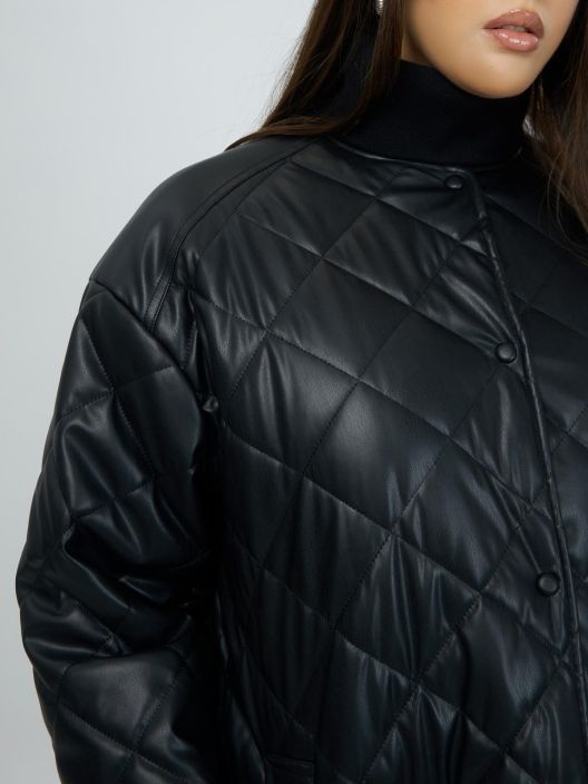 MAT takki 4003 / 8004 (Black) Taman ihanan MAT takin laatu nayttaa erehdytavan paljon nahalta, mutta ei sita kuitenkaan ole.