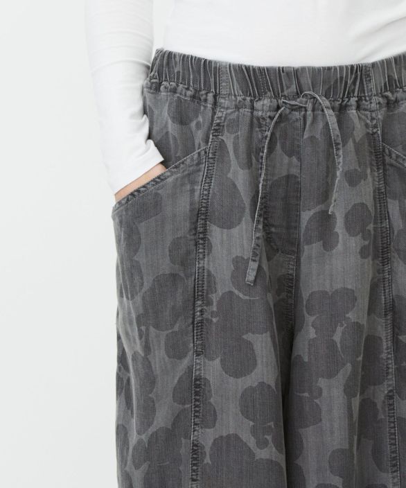 MASAI farkkukankaiset housut Phenyo Frost Grey harmaa leveät tyylikkäät lahkeet tuotekuva 5