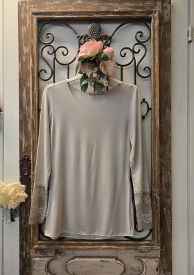 MARTA DU CHÂTEAU Marta du Château Puuteri/latte paita pitsi hihojensuilla kaunis aluspaita joustavasta viskoosista