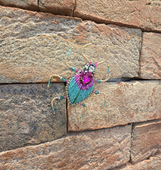 Erfurt koriste ötökkä hakaneulalla, käsityötä Vaaleanpunainen/Vihertävä kuoriainen tuotekuva 1