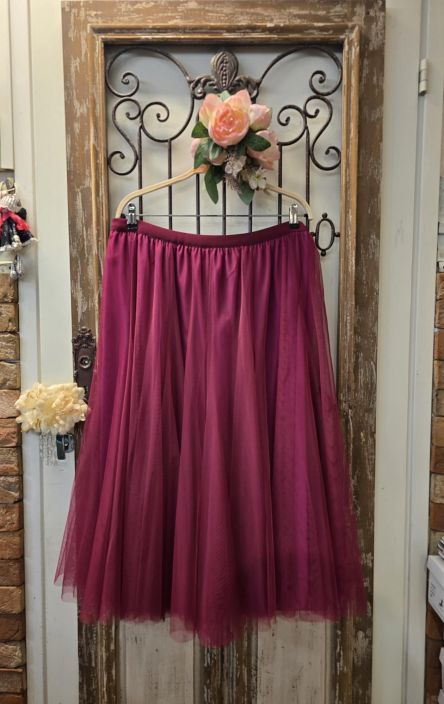 Capri Collection tyllihame Fuksia ihanan pehmeaa tyllia alushameella Taman tyllihameen tylli on todella pehmeaa ja ilmavaa. Capri Collection tyllihame Fuksia ihanan pehmeaa tyllia alushameella Taman tyllihameen tylli on todella pehmeaa ja ilmavaa.