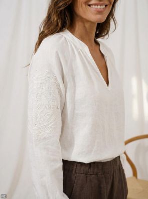 Marta du Chateau paita Sevina offwhite romanttinen malli brodeerauksilla