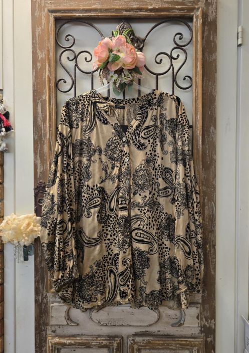 QNUZ paita 01 Beige pehmea viskoosi satiini ja musta sametti Tama paita QNUZ mallistosta on todella pehmea ja ajattoman