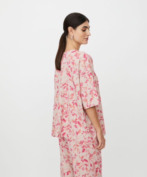 MASAI paita Degana Carmine ylisuuri super mukava ns. "laatikko"malli tuotekuva 3 MASAI paita Degana Carmine ylisuuri super mukava ns. "laatikko"malli tuotekuva 3