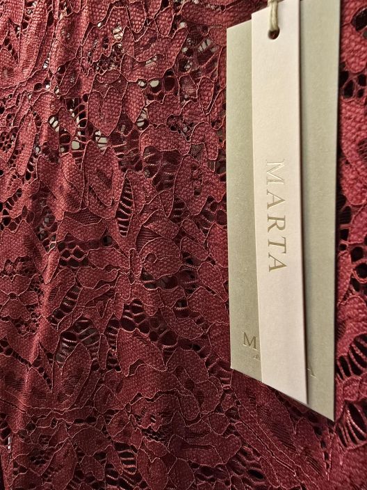 Marta du Château ihana pitsipaita 7707 Bordeaux viininpunainen romanttinen malli, ihana kun näkyy neuleen alta tuotekuva 1