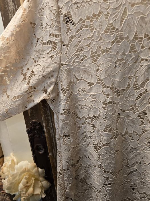 Marta du Château ihana pitsipaita 7707 vaalea Beige romanttinen malli, ihana kun näkyy neuleen alta tuotekuva 2 Marta du Château ihana pitsipaita 7707 vaalea Beige romanttinen malli, ihana kun näkyy neuleen alta tuotekuva 2