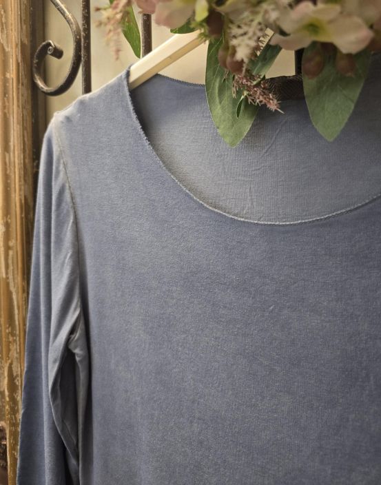 Marta du Château Sininen paita pitsi hihojensuilla kaunis aluspaita joustavasta viskoosista tuotekuva 3