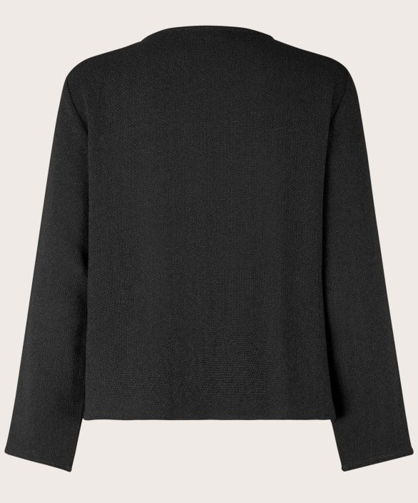 MASAI jakku Julitta musta neule Jotkut klassikot palaavat vahvasti kaudesta toiseen - ja tama kaunis boucle-takki on yksi
