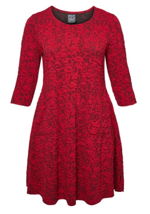 Pont Neuf mekko Kitty 2 (Warm red) Tama suloinen mekko on laadultaan pehmeaa neuloksen tyyppista kangasta. Mallissa on