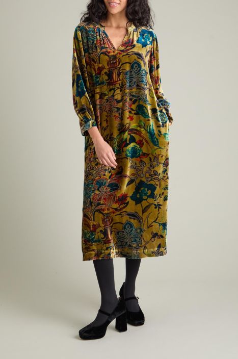 Sahara mekko GRD6589 Silky Velvet Floral upea kuosi laadukkaalla silkki/viskoosi sametilla Laadukkaasta silkki/viskoosi Sahara mekko GRD6589 Silky Velvet Floral upea kuosi laadukkaalla silkki/viskoosi sametilla Laadukkaasta silkki/viskoosi