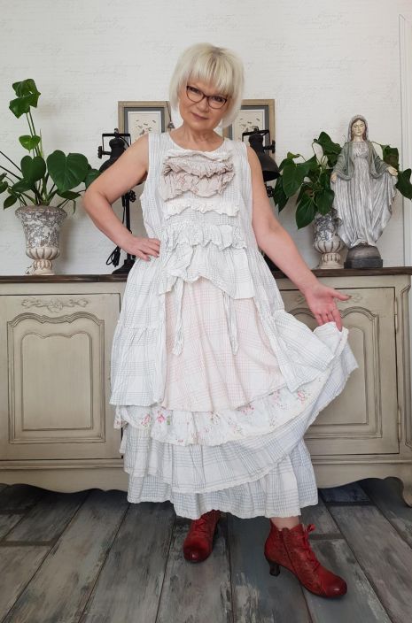 Rosalie tunica 16 (Ruutu) Romanttinen kaunis Les Ours tunica! ihania yksityiskohtia edessa. Mukavan tuntuinen! Edessa Rosalie tunica 16 (Ruutu) Romanttinen kaunis Les Ours tunica! ihania yksityiskohtia edessa. Mukavan tuntuinen! Edessa
