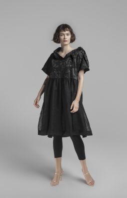 IGOR IGOR tunika La Scala musta upea juhlava mekko hennolla kukallisella yläosalla