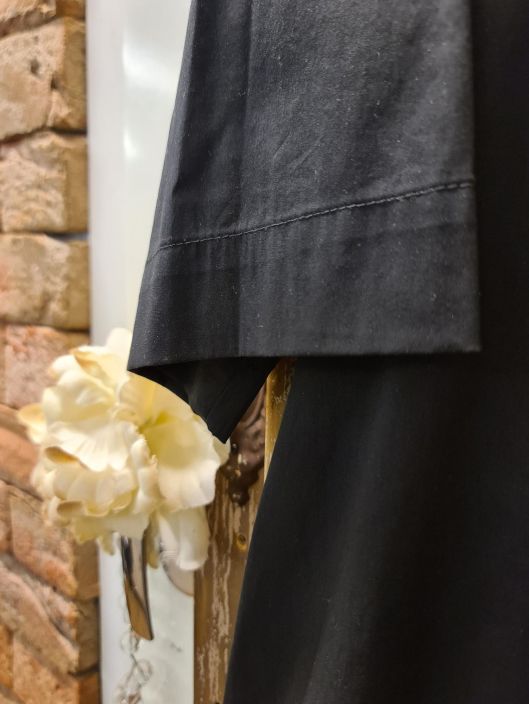 MAT tunika/mekko 7137,8101 Musta Ajattoman tyylikas malli jossa on naisellinen kaulus ja miellyttava A-linjainen