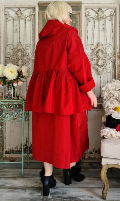 IGOR jakku Lucia (Punainen) Tama upea IGOR jakku/takki voisi olla sinunkin vaatekaappisi jalokivi. Laatu on hieman