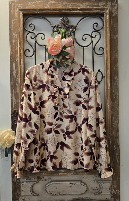 Marta du Chateau paita 5891 kaunis kuosi ja frillat Erinomaisen hinta-laatusuhteen omaavassa Marta du Chateau mallistossa on Marta du Chateau paita 5891 kaunis kuosi ja frillat Erinomaisen hinta-laatusuhteen omaavassa Marta du Chateau mallistossa on