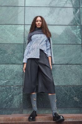 NOEN paita 86303 Harmaa/off-white raita kauniit ommellut kukat
