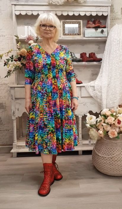 AINO mekko Jolanda Zekino Varikas kuosi, upea helma Kotimaisen AINO malliston upea varikas UUTUUS kuosi koristaa tata AINO mekko Jolanda Zekino Varikas kuosi, upea helma Kotimaisen AINO malliston upea varikas UUTUUS kuosi koristaa tata