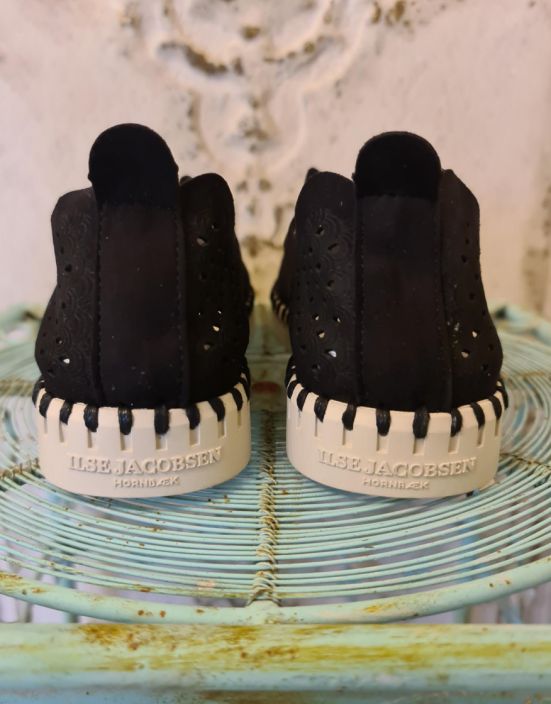 Ilse Jacobsen Tulip (001 Musta) Uudet erittain mukavat Ilse Jacobsen kengat ovat nyt saatavilla! Pehmea laatu takaa mukavan