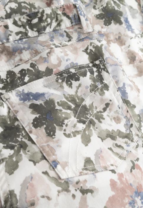 Laurie housut Hannah Khaki Watercolour vesivärikuosi Regular mitoitus, extra short / lyhyt tuotekuva 3 Laurie housut Hannah Khaki Watercolour vesivärikuosi Regular mitoitus, extra short / lyhyt tuotekuva 3