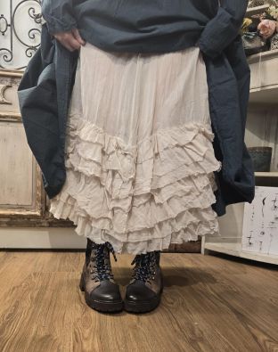 PRIVATSACHEN Privatsachen alushame Bakstraps Off-white ihanat frillat