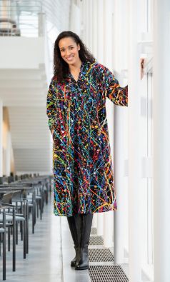 AINO Aino mekko Pirteän värikäs Nox kuosi