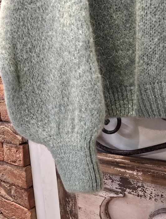 Marta du Château neule Rosa  5102 Salvia ihana pörröinen ja tilava malli tuotekuva 3 Marta du Château neule Rosa  5102 Salvia ihana pörröinen ja tilava malli tuotekuva 3