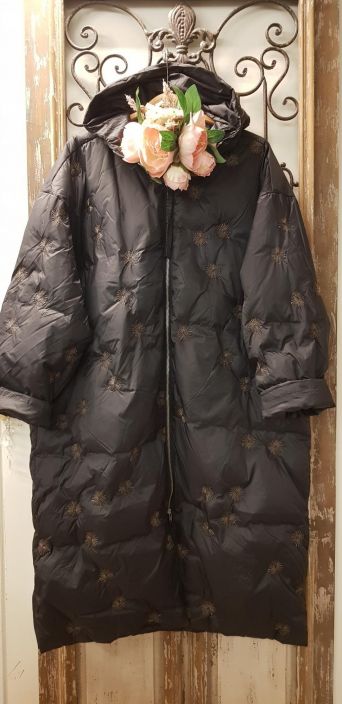 MASAI untuvatakki Tika (Musta) Tama MASAI takki on ihanan pehmea ja kevyt. Edessa vetoketju. Sivuissa taskut jotka suojattu