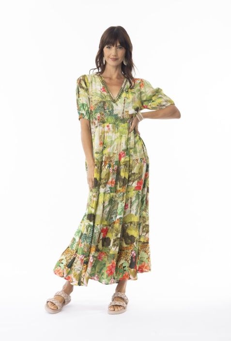 Escape mekko 10049 Cecilia näyttävä kauniisti aaltoileva malli kiiltävillä yksityiskohdilla tuotekuva 3