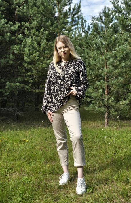 MASAI paita Becky mustavalkoinen luonnonlaheinen kuosi Tama naisellinen mekko on suunniteltu pehmeaan, sifonkimaiseen