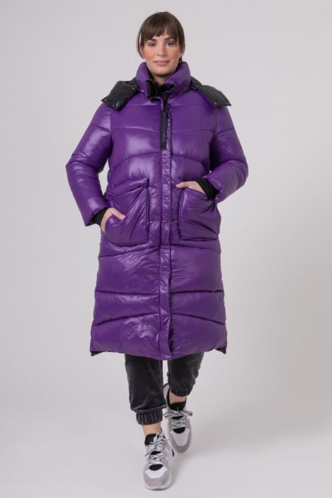 MAT talvitakki (Lila) Tama nayttava, suoramallinen takki on erittain pehmea ja kevyt! Edessa on kaksipuolinen vetoketju ja
